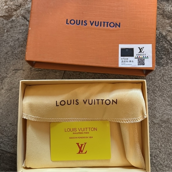 Louis Vuitton gift 🎁 box - Picture 2 of 3